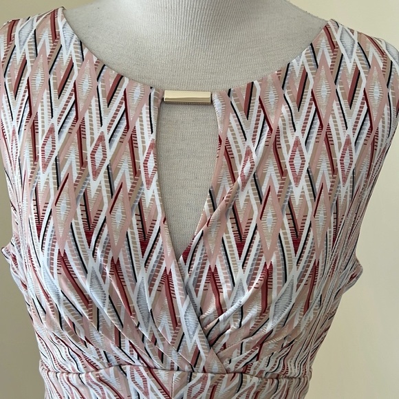 New! White House black market large tiered sleeveless blouse. - Picture 2 of 8